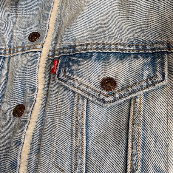 ✅SOLD Levi’s Sherpa Rose Embroidered Denim Jacket - Picture 5 of 8